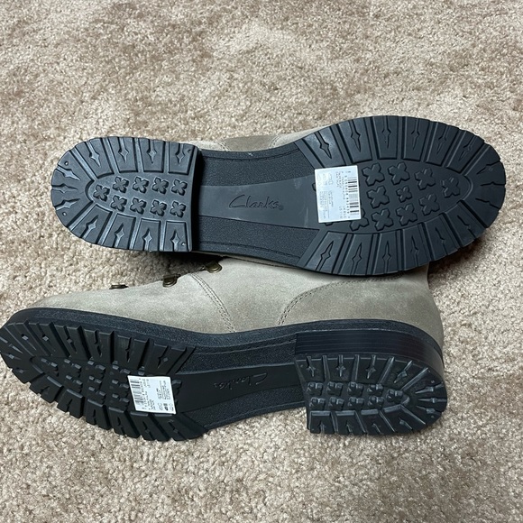 CLARKS FARALYN ALPHA TAUPE SUEDE LACE UP BOOT. SIZE 11W. NEW WITHOUT BOX. - Picture 7 of 8